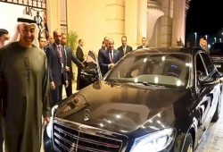 بن زايد يسوق والسيسي في المقعد الجانبي.. القرار في إيد اللي بيدفع البنزين