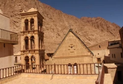 انقلاب كنسي وصراع نفوذ .. ماذا يحدث في دير سانت كاترين؟