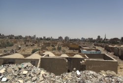 فضيحة في السويس: المحافظ العسكري يطيح بحرمة المقابر في سبيل المال وسط صرخات الأهالي