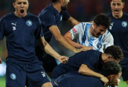 شاهد|| غضب جماهير الأهلي من الفريق والخطيب والمدرب بعد الهزيمة من ببيراميدز