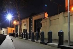 إغلاق مؤقت للسفارة البريطانية بالقاهرة بعد إزالة الحواجز الخرسانية.. أسباب القرار وتداعياته