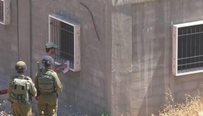 إخطارات صهيونية بهدم منازل وأراضٍ زراعية في رام الله لاقتلاع الوجود الفلسطيني من الضفة