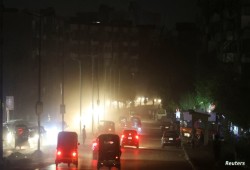 وعودٌ تبخرتْ.. انقطاع الكهرباء يفاقم جحيم الحر ويكشف عجز حكومة السيسي