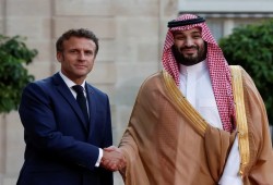 وسط تجاهل حق الفلسطينيين في المقاومة.. ماكرون وبن سلمان يقودان مؤتمر "حل الدولتين" ونزع سلاح حماس