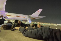 فيديو: صاروخ يمني يهز مطار بن غوريون والرعب يسيطر على تل أبيب