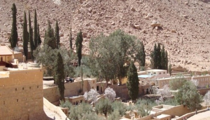 ما بين السياسة والدبلوماسية والدين...أزمة غير مسبوقة في دير سانت كاترين... تعرف على التفاصيل والتطورات