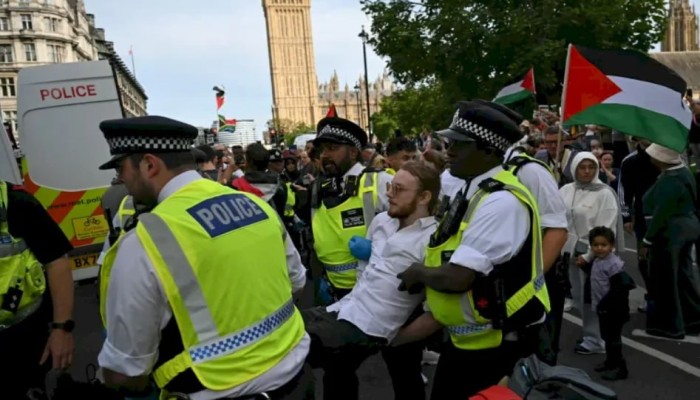 لندن تشتعل بالاحتجاجات.. 425 معتقلاً في مظاهرات ضد حظر "Palestine Action" وتصاعد جدل حقوقي حول الحريات العامة في بريطانيا