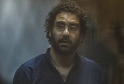 علاء عبد الفتاح يعود للإضراب... وعود السلطة الكاذبة تعيد المشهد إلى نقطة الصفر