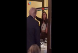 بالفيديو|| من قلب واشنطن: متظاهرون يقتحمون عشاء ترامب ويهتفون لفلسطين