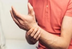 ليست مشكلة عظام.. تقلصات العضلات تكشف حاجة الجسم لنظام غذائى متوازن