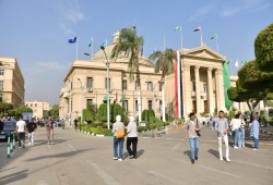 من فصول المدرسة إلى مدرجات الجامعة: "سنة أولى جامعة" بين التيه والأمل