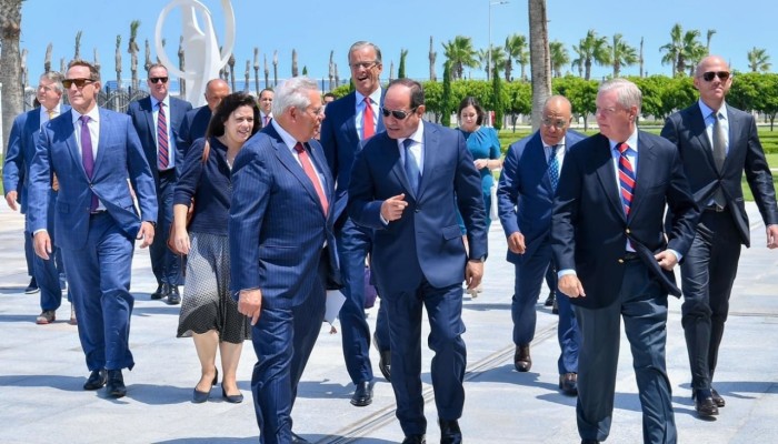القضاء الأمريكي يسجن السيناتور "مينينديز" وزوجته بتهم فساد مرتبطة بنظام السيسي
