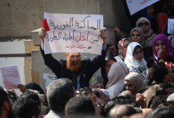 الاعتداءات المتكررة على الأطباء في مصر.. أزمة متفاقمة بين إهمال الدولة وتجاهل الحقوق