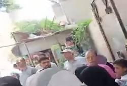 شاهد|| مظاهرة لأهالي الجيزة أمام "هيئة المساحة" بعد تأخير صرف تعويضات هدم منازلهم منذ شهور