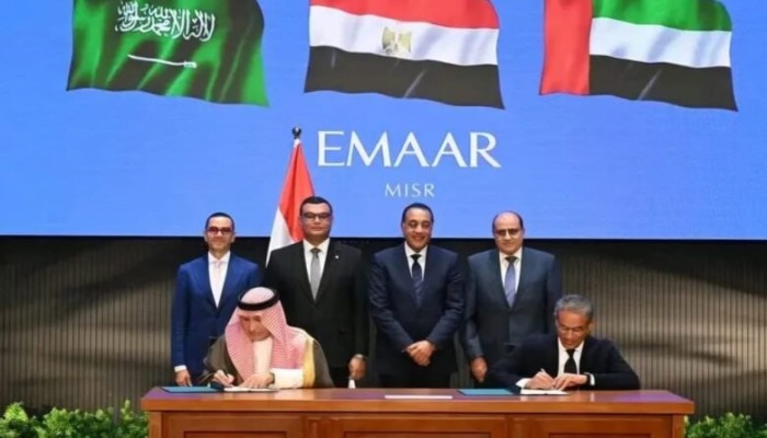 السيسي يطرح 14 قطعة أرض على البحر الأحمر للبيع لجمع 3 مليارات دولار بعد صفقة السعودية والإمارات