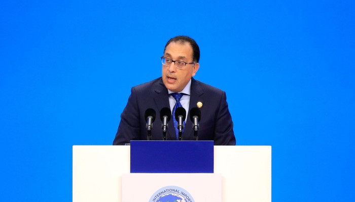 "مدبولي" يتباهى بإنجازات عمرانية للطبقة الحاكمة.. والمواطن المطحون يسأل: أين نصيبنا؟