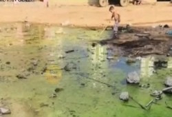 شاهد|| مياه الصرف الصحي تحاصر أهالي قرية الزناتي بمنيا القمح.. حين يتحول غياب الصرف الصحي إلى وباء صامت في غرف معيشتهم