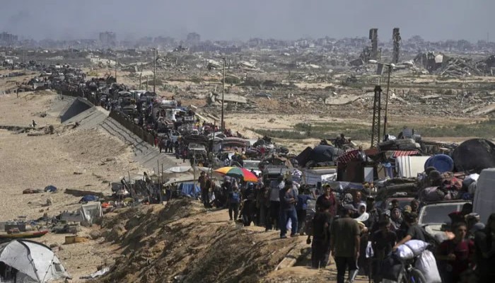 تحت النيران الصهيونية... نزوح جماعي من غزة نحو الحدود المصرية: قلق وتصعيد أمني غير مسبوق بسيناء!