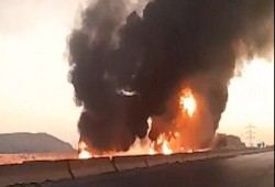 حريق شاحنة بترولية يكشف تقصير الحكومة في إدارة الطرق الإقليمية