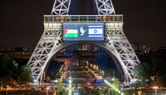 شاهد || أنوار العلم الفلسطيني تعم مدن العالم من باريس إلى نيويورك