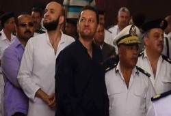 العقيد أحمد فكري وضباط سجن بدر 3 يعتدون على وزير التموين د. باسم عودة لفك إضرابه عن الطعام