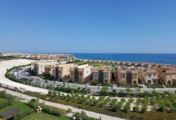 المستثمرون يشكون من "رسوم التنازل" العقارية الضخمة.. ما تداعياتها على مشروعات الساحل الشمالي؟
