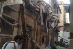 شاهد|| مقتل 8 وإصابة 35 في حريق بمصنع ملابس بالمحلة