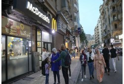 شيخوخة مبكرة تهدد مصر: تحذيرات البنك الدولي من سياسات السيسي السكانية