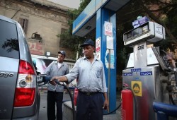 المصريون على موعد مع أكبر زيادة بأسعار الوقود... وهذه أبرز التأثيرات المتوقعة