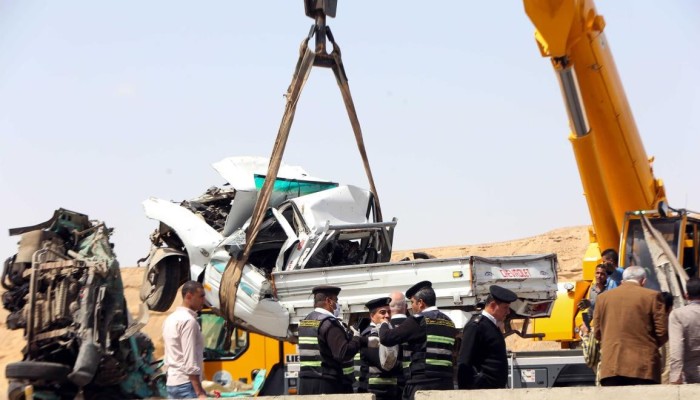 مصرع 10 يبنهم سائحين صينيين وإصابة 21 في حادثين بالمنيا والجيزة