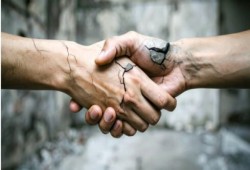 عقد الثقة المفقود .. كيف نصنع توازنًا جديدًا في مجتمع الشكوك؟