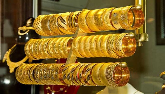 الذهب يربح من قرارات المركزي بخفض الفائدة.. والمواطن يدفع الثمن