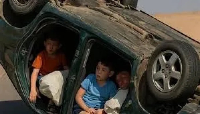انقلاب مأساوي بالوادي الجديد يصيب 5 بينهم 4 أطفال.. والحادث يفضح خطورة الطرق رغم مليارات البنية التحتية