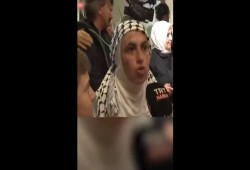 شاهد|| شهادة ناشطات "أسطول الصمود" بعد ترحيلهن إلى تركيا : نزعوا الحجاب وعاملونا بقسوة!