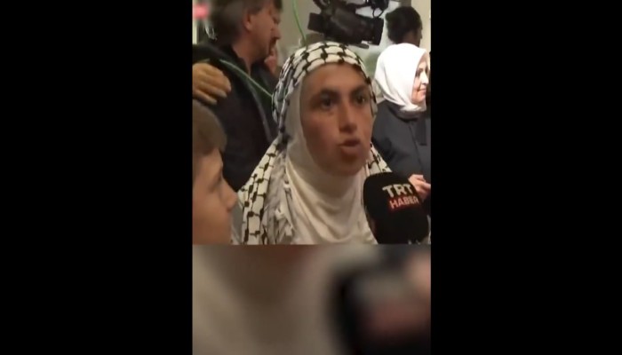 شاهد|| شهادة ناشطات "أسطول الصمود" بعد ترحيلهن إلى تركيا : نزعوا الحجاب وعاملونا بقسوة!