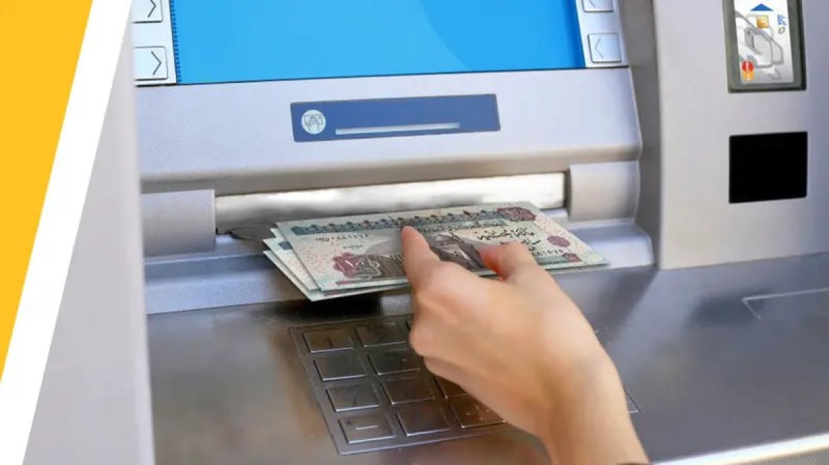 زيادة الرسوم البنكية... جباية جديدة تستنزف جيوب المصريين