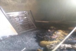حريق يلتهم مدرسة طهطا التجارية بسوهاج.. والأهالي يحتجون على الإهمال وتهديد حياة أبنائهم