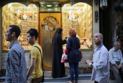 الذهب يلامس ذروة تاريخية جديدة... وعيار 21 يتخطى حاجز الـ5400 جنيه لأول مرة بمصر