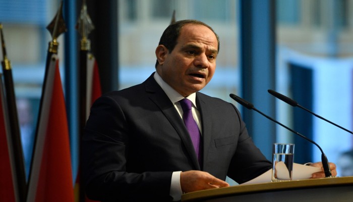 قراءة في تصريحات السيسي يوم 8 أكتوبر 2025.. ارتباكٌ أم اعتراف بالخطر؟