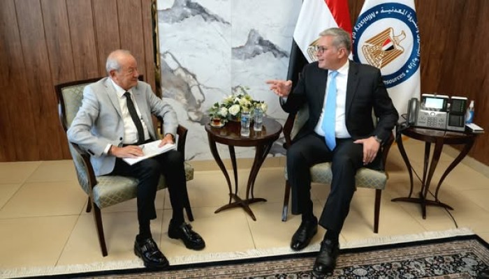 عقود ضخمة للتنقيب عن المعدن الأصفر.. ساويرس يضع عينه على ذهب مصر