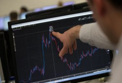 فشل اقتصادي لنظام السيسي... مؤسسات دولية تتجه لخفض تصنيف بورصة مصر من "ناشئة" إلى "سوق حدودية"!
