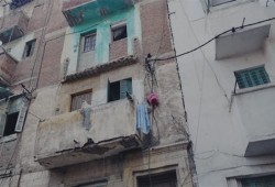 انهيار عقار في غيط العنب يُصيب 3 سيدات ويكشف خطر الأبنية المتهالكة بالإسكندرية (فيديو)