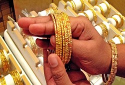 الذهب يواصل ارتفاعاته الجنونية ويشل حياة المصريين