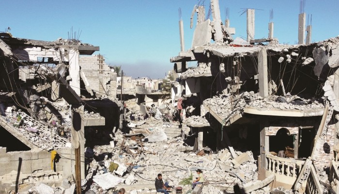 هيرست: إسرائيل دمرت غزة في أكثر حرب دموية.. ونهايتها “عرض سياسي” بإخراج أميركي