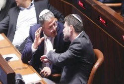 هدنة فوق ركام غزة.. المقاومة تنتصر بإرادتها واليمين الإسرائيلي يهدد بعودة الحرب وتدمير أنفاق حماس