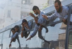 أسرى غزة يخرجون من سجون الاحتلال بأجساد منهكة وقلوب مكسورة بعد فقدان أحبتهم (شاهد)