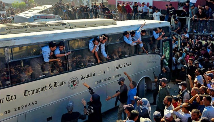 الأسرى الأردنيون الـ13 المحررون: شكرًا لغزة.. شكرًا للمقاومة
