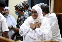 أسرة الحقوقية هدى عبد المنعم تلتمس الإفراج الصحي عنها