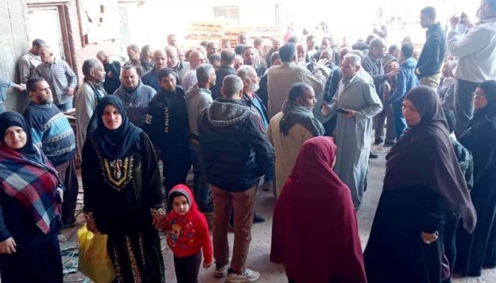 "سيراميكا إينوفا" بالفيوم تلتف على إضراب العمال بالاستعانة بعمال اليومية وعودة النساء