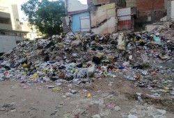 جبال القمامة تهدد سكان جسر السويس بالقاهرة وسط فساد المحليات